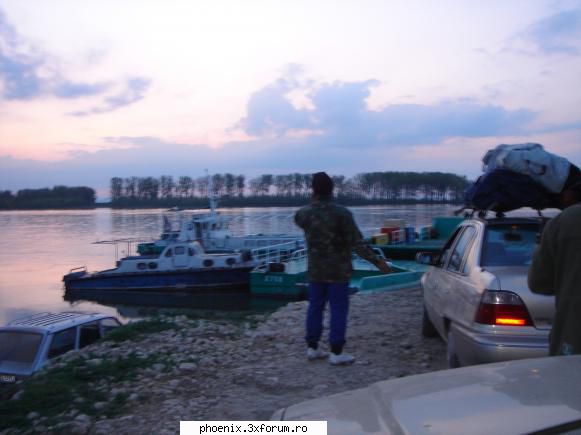 autostrada soarelui trei masini cu barcile pe capota duc sapte pescari si sperantele acestora catre